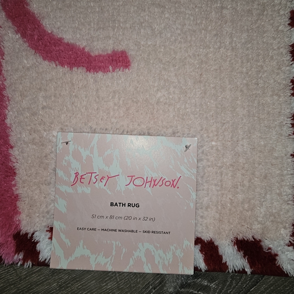 Betsey Johnson "Letter to Santa" bath rug - Picture 9 of 9